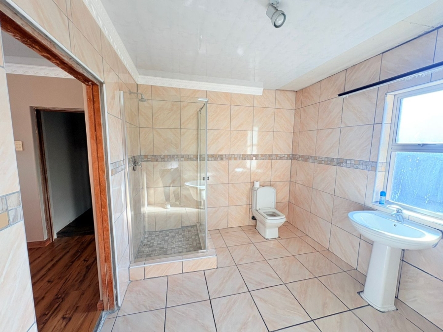 4 Bedroom Property for Sale in Sunnyridge Eastern Cape